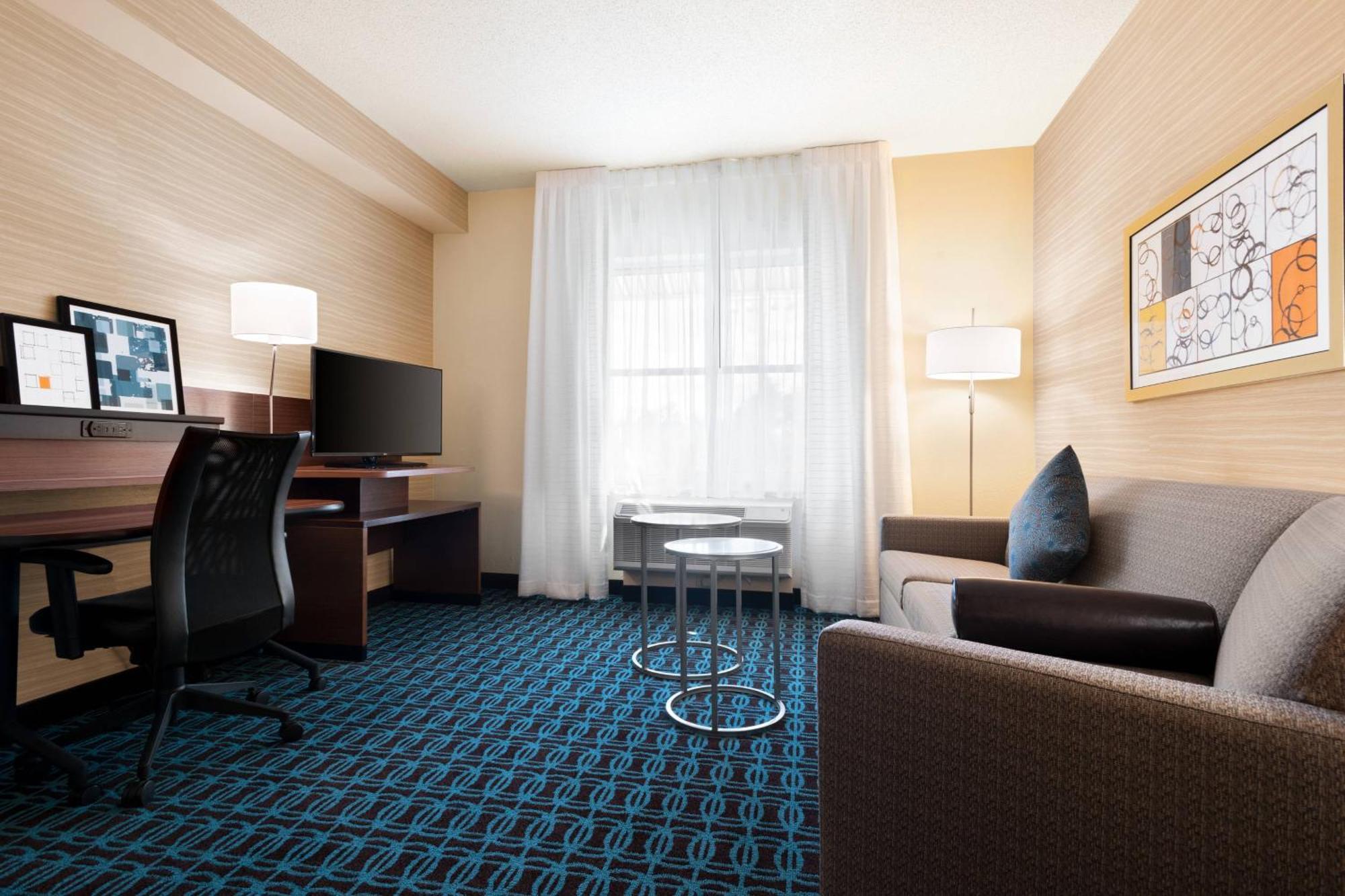 Fairfield Inn & Suites By Marriott Charlottesville Downtown/University Area Экстерьер фото