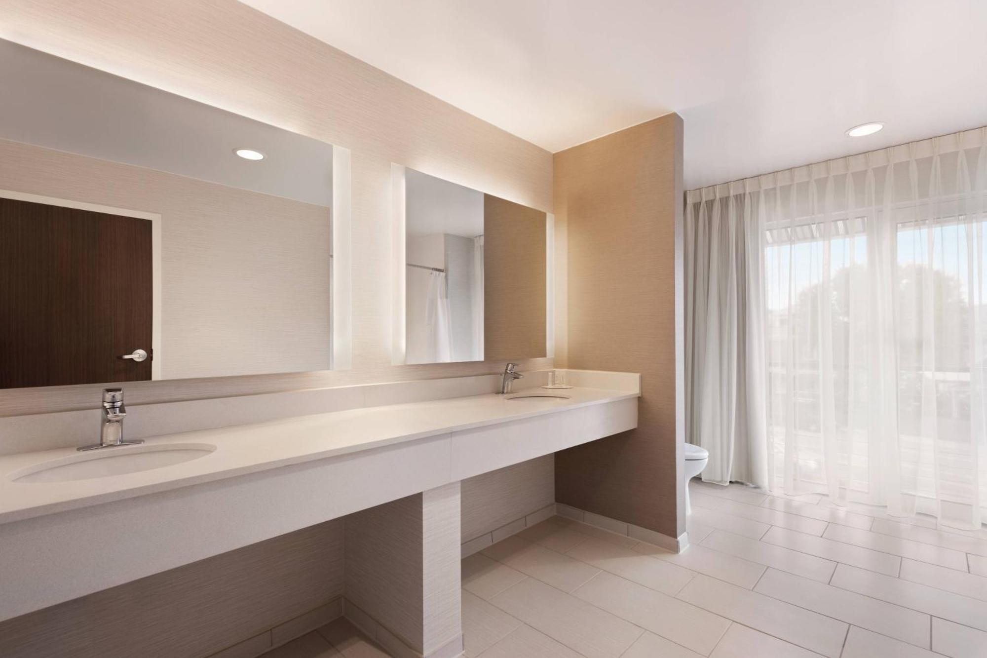 Fairfield Inn & Suites By Marriott Charlottesville Downtown/University Area Экстерьер фото